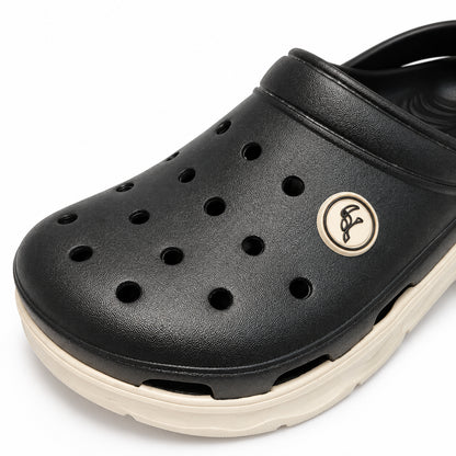 Frank men’s clogs black, toe close-up